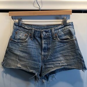 Levi’s wedgie fit shorts